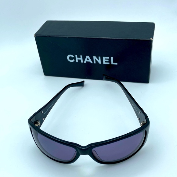 CHANEL CC LOGO CRYSTAL BLACK POLARIZED SUNGLASSES - Picture 5 of 13